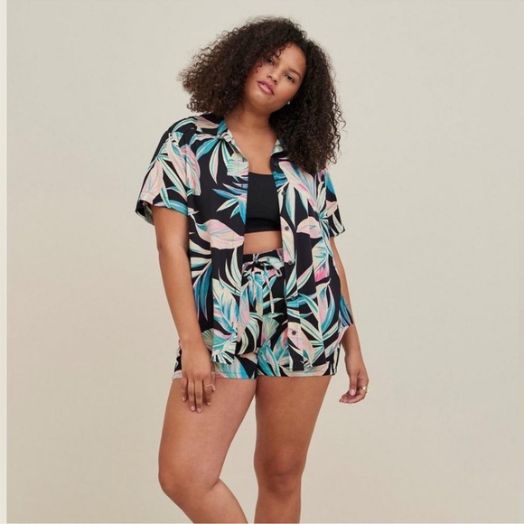 ISO Torrid stretch challis button up size 5 or 6 - Picture 1 of 2